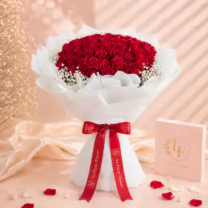 ช่อดอกกุหลาบแดง 50 ดอก Le Fleur Royal Romance
